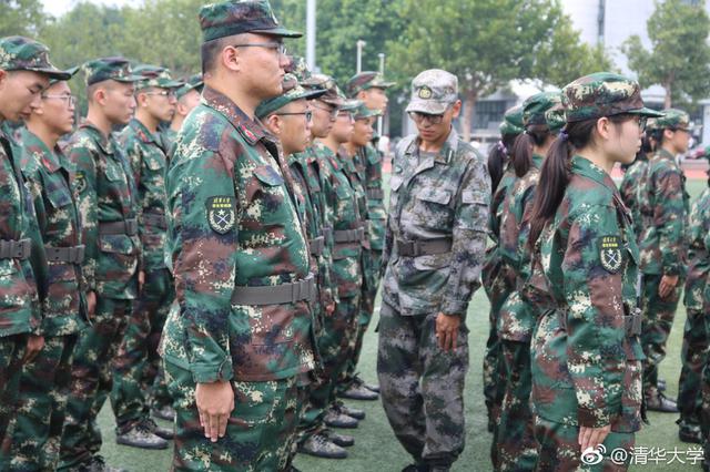 迎开学江苏高中新生入军营受训 不允许带手机