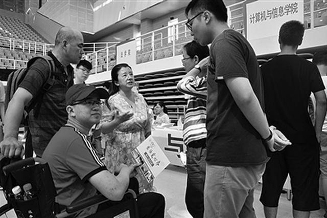 河海大学新生18年骨折10多次 趴着也要学下去