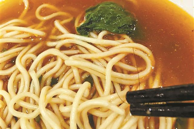 男子就餐吃出头发如何获赔1016元的?法官给出答案