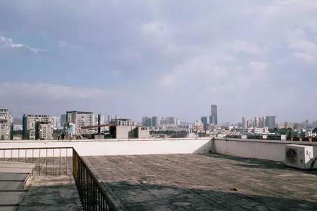 3岁女孩不慎坠楼 砸中楼下乘凉48岁男子双双身亡