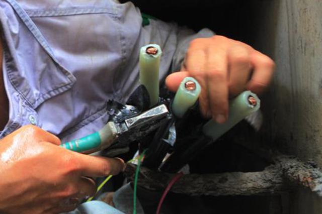 八旬老太盗窃工地电缆 影响南京长江大桥维修进度