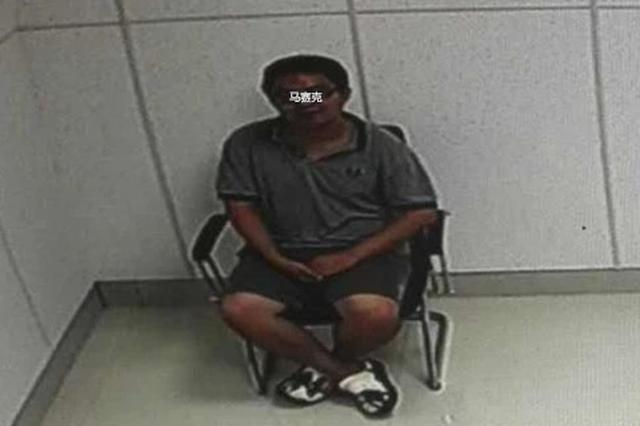 摊贩和城管队员起纠纷 一查是个在逃18年命案嫌疑人