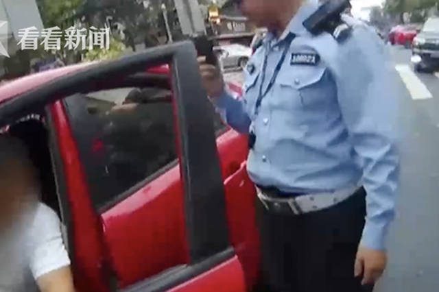 心疼儿子开车太累 出于父爱竟无证驾驶