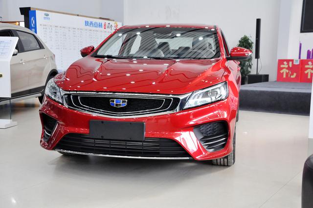 男子4S店交五千定金后没买车 店方：最多退四千