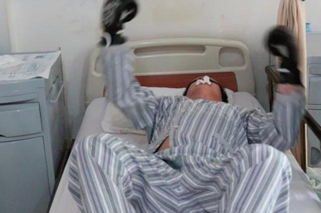 男生每天狂打自己眼睛致视网膜脱落 已装入脑起搏器