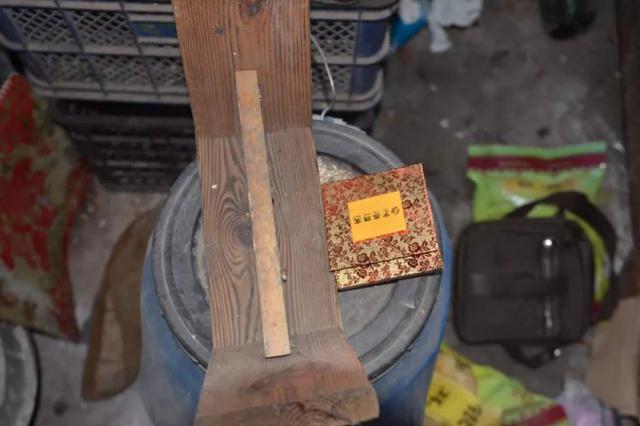 雌雄大盗横扫珠宝店310万黄金 熔成一坨准备销赃被抓