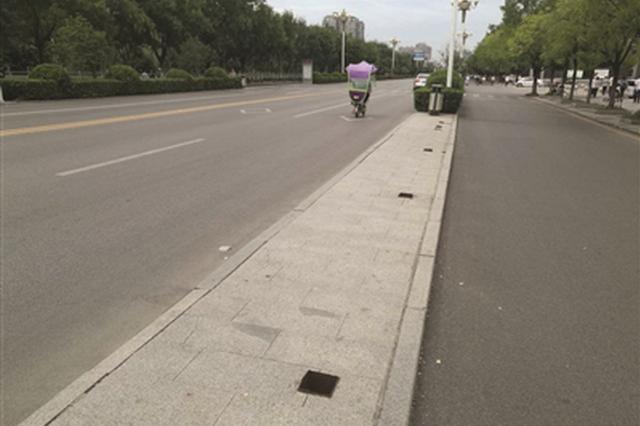 无遮阳棚无线路牌 徐州数十处站台“裸奔”超半年