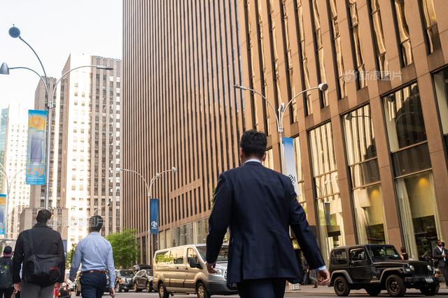 调查显示中国年轻女性收入不断增长 成消费主力军