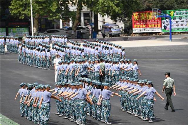 南京一15岁男生军训期间死亡 警方：排除外力致死