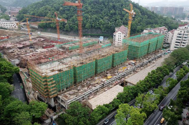 南京土地市场持续降温 两幅“地铁盘”地块昨成功出让