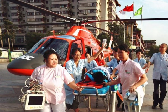 11岁男孩突发暴发性心肌炎 直升机空地联动紧急救援