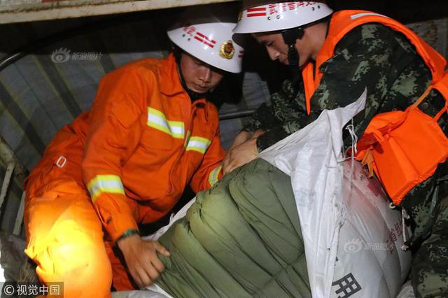 高邮一住户晾晒棉被突然起火 元凶是一个烟头