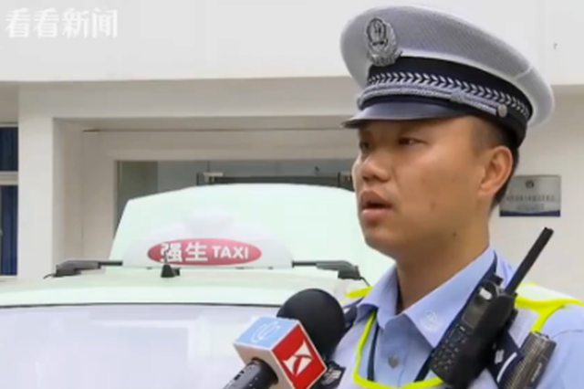 男子办证材料需盖章 交管：上级没培训没人会办