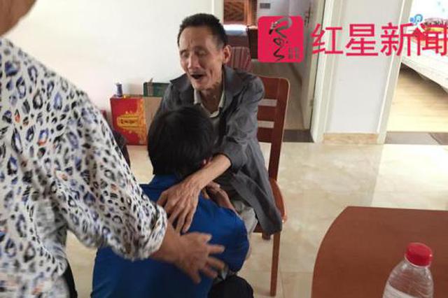 失联11年武大毕业生与家人团聚：一直在当厨师