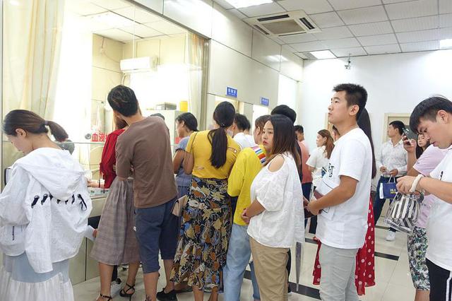 男子办证遭回复“没培训没人会”副县长登门道歉