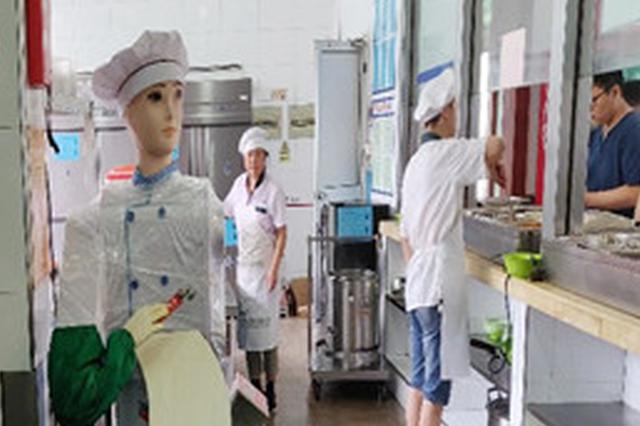 高校食堂做刀削面的师傅是机器人：效率高 刀工了得