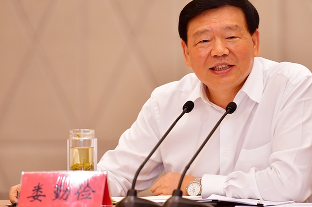 物联网发展看无锡 娄勤俭与出席物博会专家企业家座谈