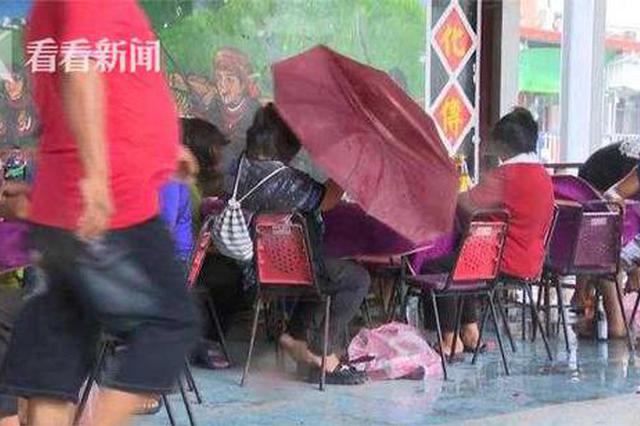 新人"山竹"来袭时办婚礼 婚宴屋顶被掀圆桌满天飞