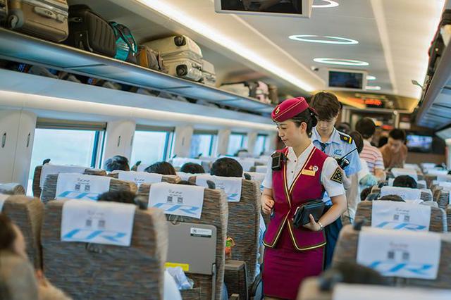 高职生学了3年高铁乘务被告知无此专业 官方：学校承认违规