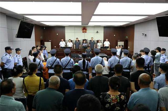 只因为人群中多看了一眼 淮安一男子竟被当街捅死