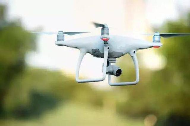 女子骑车撞上无人机小拇指当场被切 至今昏迷未醒