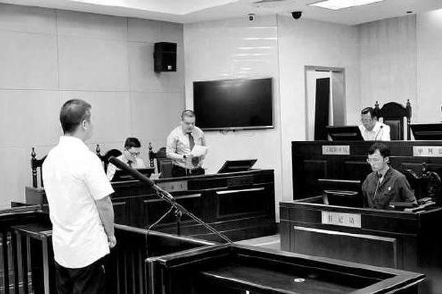 学院班主任游戏上瘾难自拔 挪用公款13.8万元受审