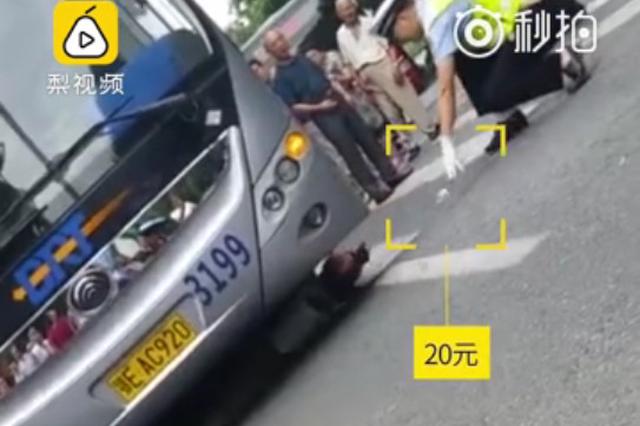 自行车“从天而降” 车主被“碰瓷党”诈骗