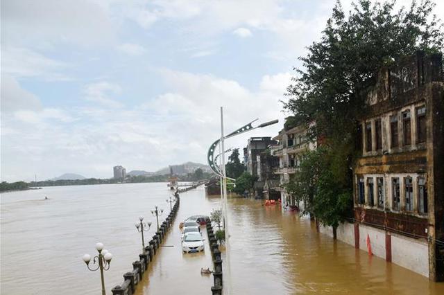江苏自北向南暴雨连成线 中秋假期“晴好”+“凉爽”