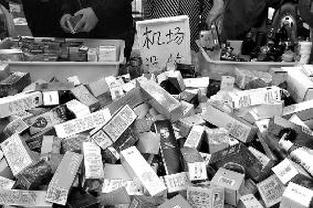 机场扣留物品在早市上甩卖？机场安检人员：假的