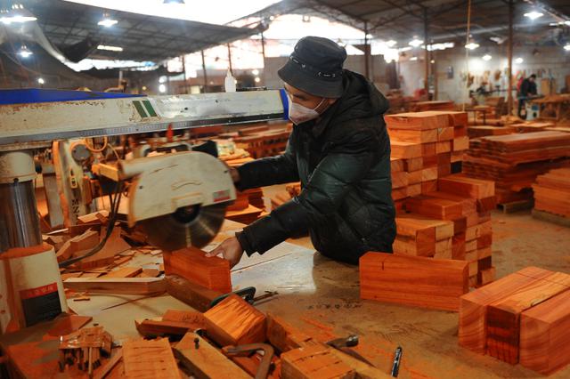 奇了怪了！家里进了贼，竟只丢了3块床板