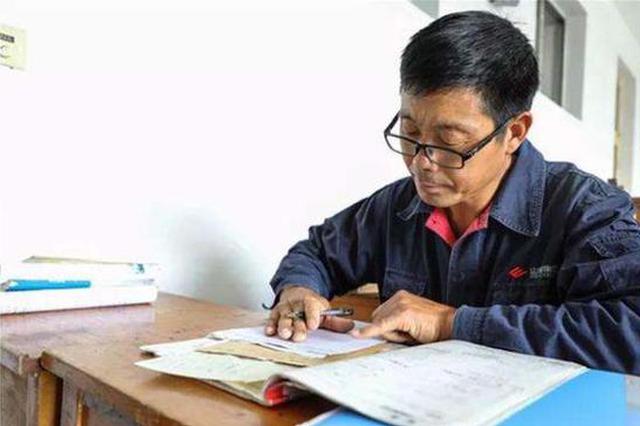 51岁泥瓦匠瞒着家人上大学被喊回家:挣钱自学还会返校