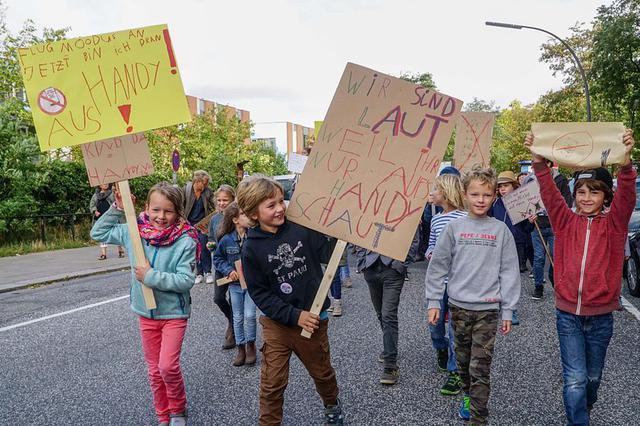 青少年网络成瘾被WHO列为疾病？国内专家如何说