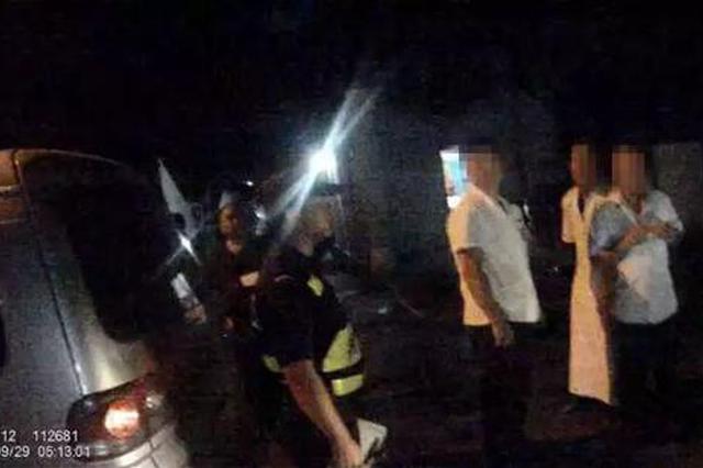 男子自称“龙哥”拿刀追的哥 被200斤警察5秒拿下