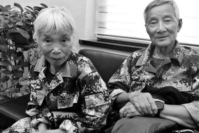 中国首位女空降兵向家乡捐千万积蓄 银行曾担心老人受骗