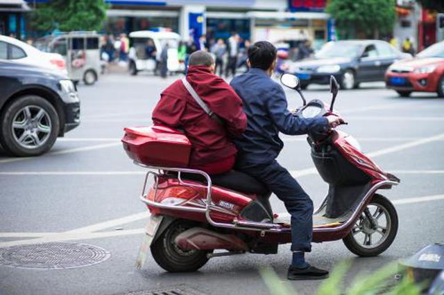 官员酒驾与环卫电动车碰撞 致3人死亡