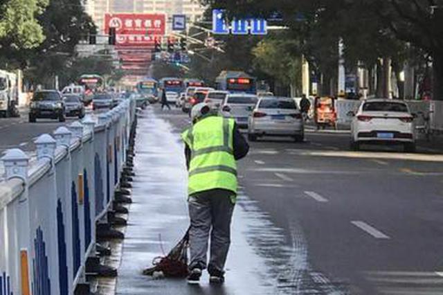 一起晒背影 | 你的岁月静好 他在负重前行