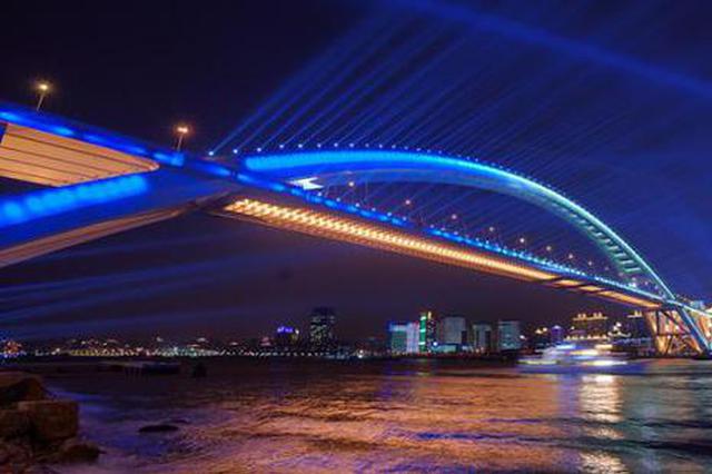 历时三个月景观更新 上海黄浦江四座大桥如彩虹飞跨巨龙盘旋