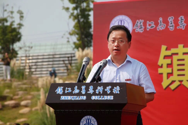 镇江这名校长的演讲火了：记住，要为父母的明天买单