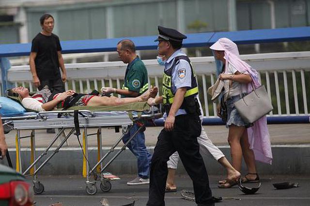 宁波一男子因个人纠纷持刀驾车伤人 致2死16伤