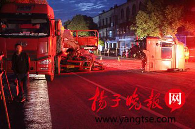 疲劳驾驶的半挂车撞上半挂车 车头飞出3米多