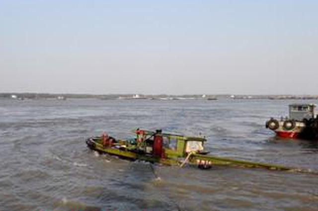 长江船舶碰撞事故后续：一人遇难 还有一家三口失踪