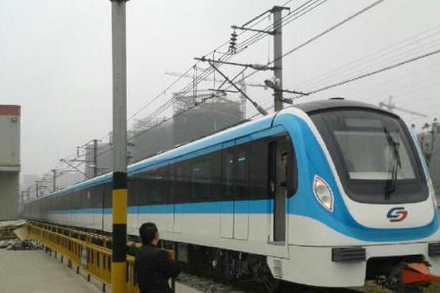 写教材带徒弟 苏州“90后”炼成地铁“老司机”