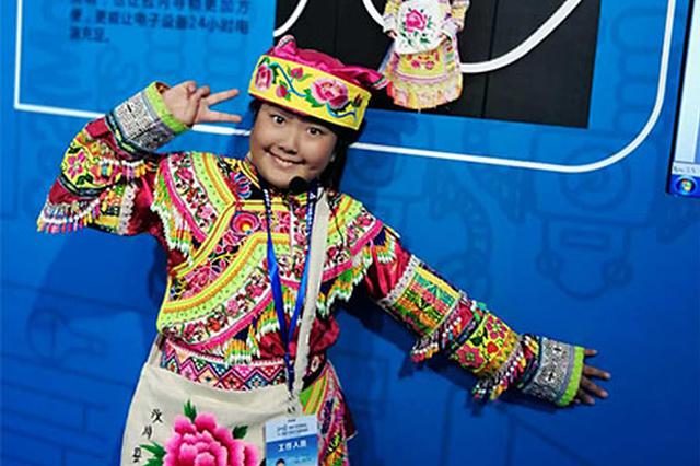 心疼妈妈走夜路崴脚 9岁女孩暖心发明获大奖（图）