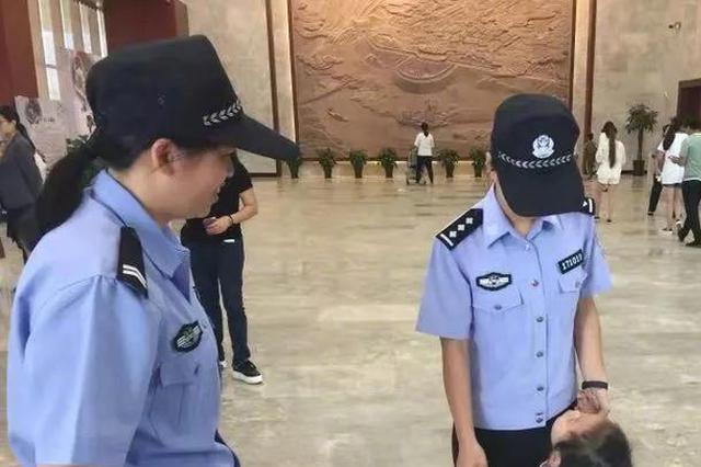 女子被锁自家卫生间长达30小时 敲击管道成功获救