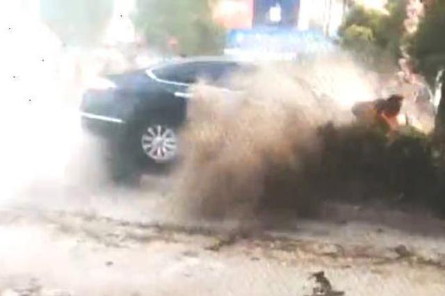 扬州轿车冲撞拆违人员续：拆迁公司老板否认参与