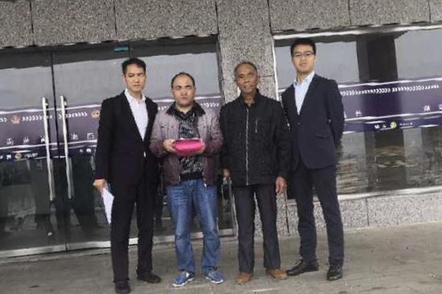 男子被控杀亲弟弟终获无罪:受不住脚镣手铐才认罪