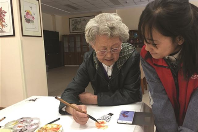 办张“时间存折”服务老人 95后300元月租住进老年公寓