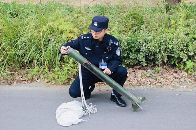 路边惊现火箭弹引恐慌 专家：为增雨防雹火箭弹残骸