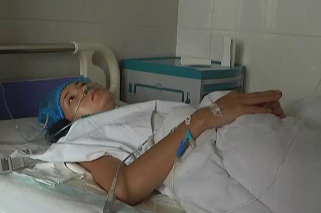 男租客持刀劫持女房东抢劫财物27万余元