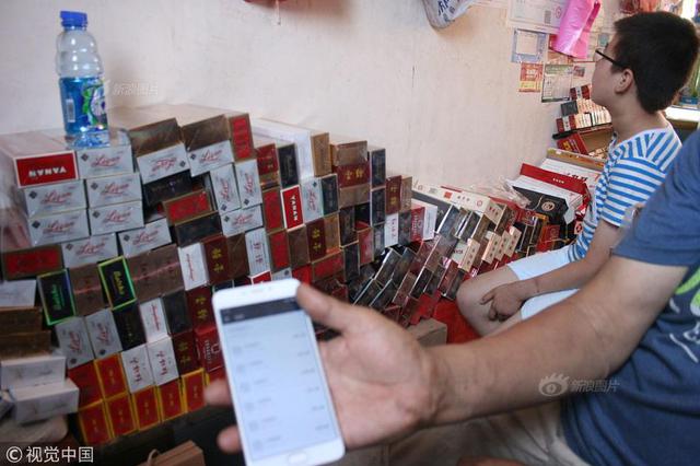 网瘾少年不满抽烟被责问 打完父母还欲跳楼轻生